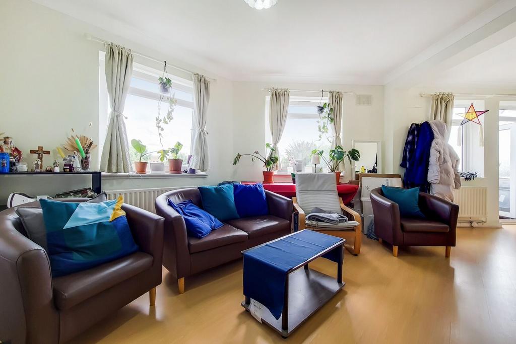 Apartment in Kingston upon Thames - More