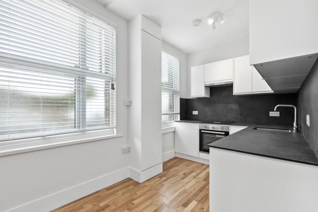Apartment in London - View 3