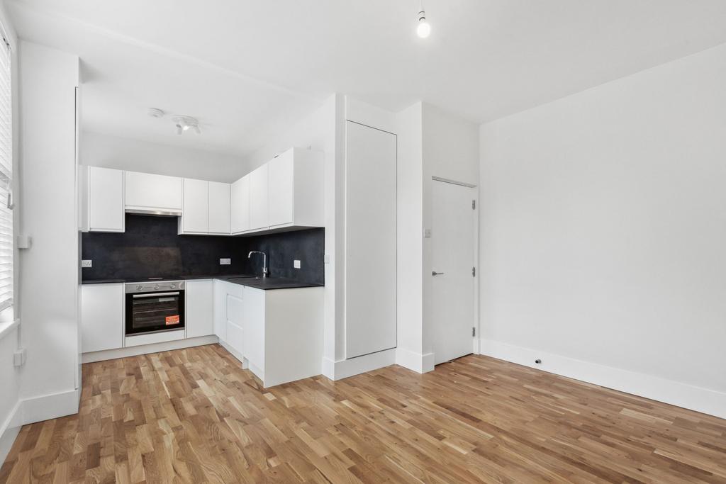 Apartment in London - View 5