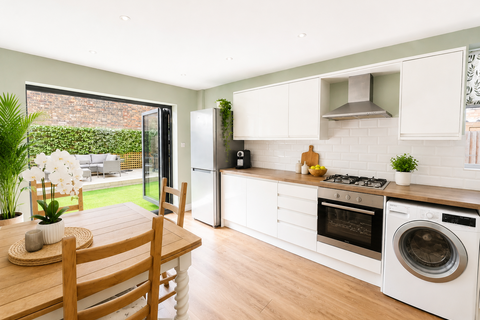 3 bedroom duplex for sale, Chapter Road, Willesden Green, NW2