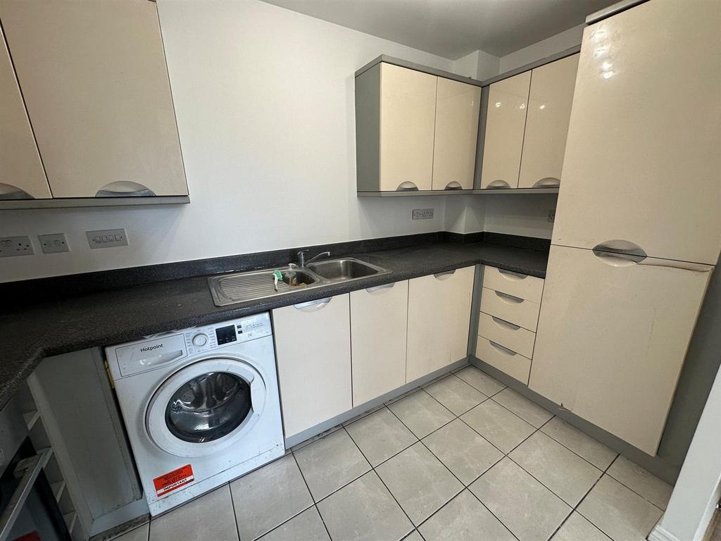 Apartment in Edgware - View 3
