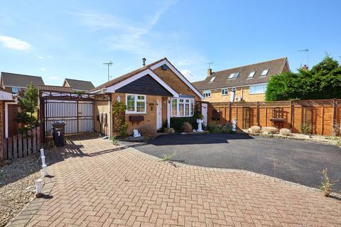 2 bedroom bungalow to rent, Dover Close, Rushden