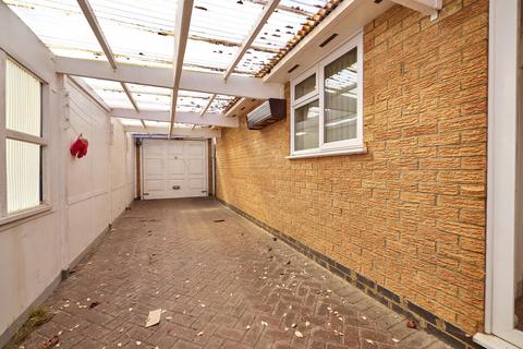 2 bedroom bungalow to rent, Dover Close, Rushden