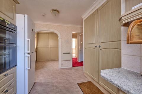 2 bedroom bungalow to rent, Dover Close, Rushden
