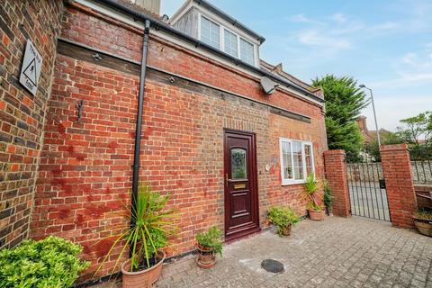 1 bedroom end of terrace house for sale, Overstrand Road, Cromer, NR27