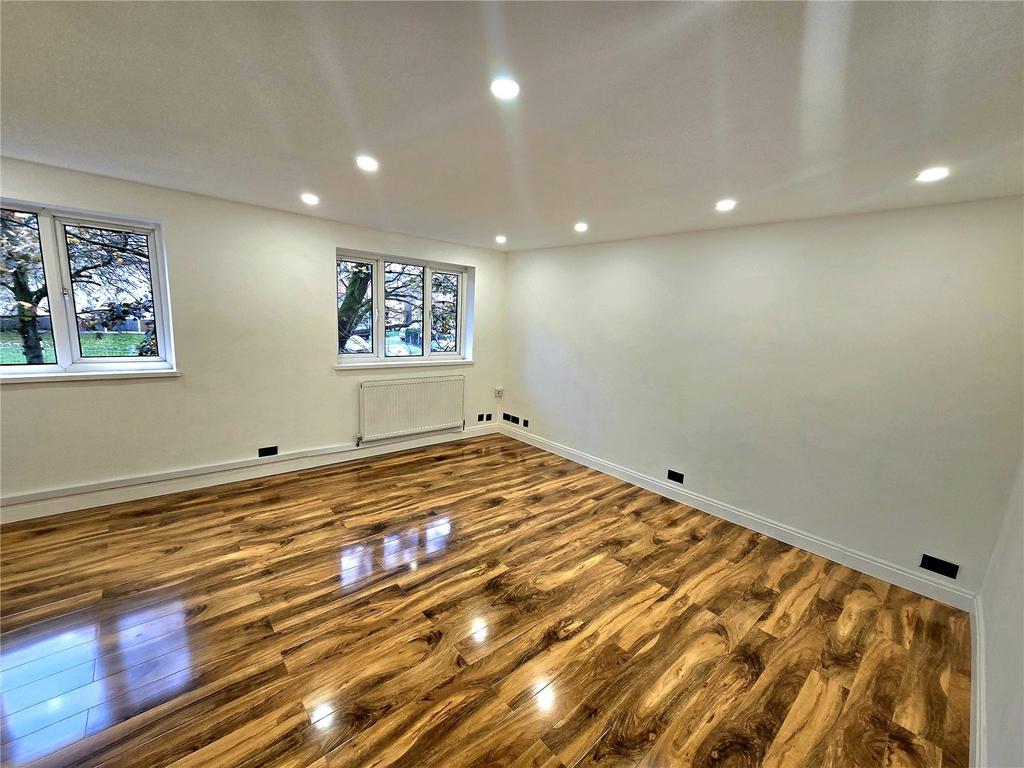 Apartment in West Midlands - View 2