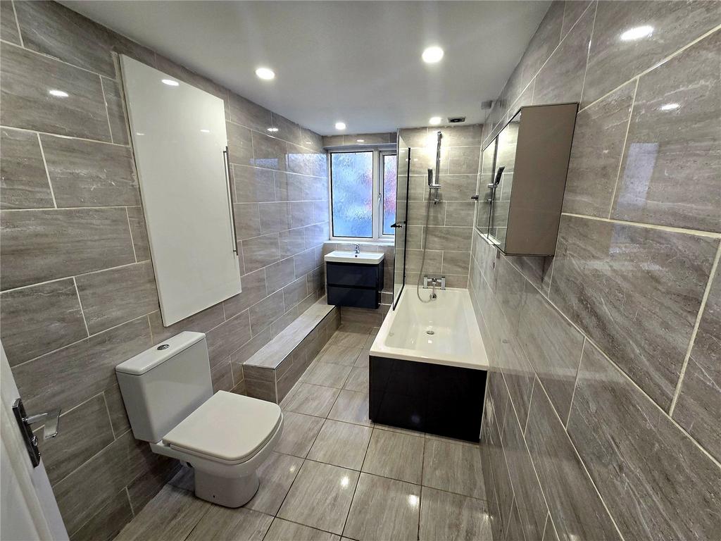 Apartment in West Midlands - View 4