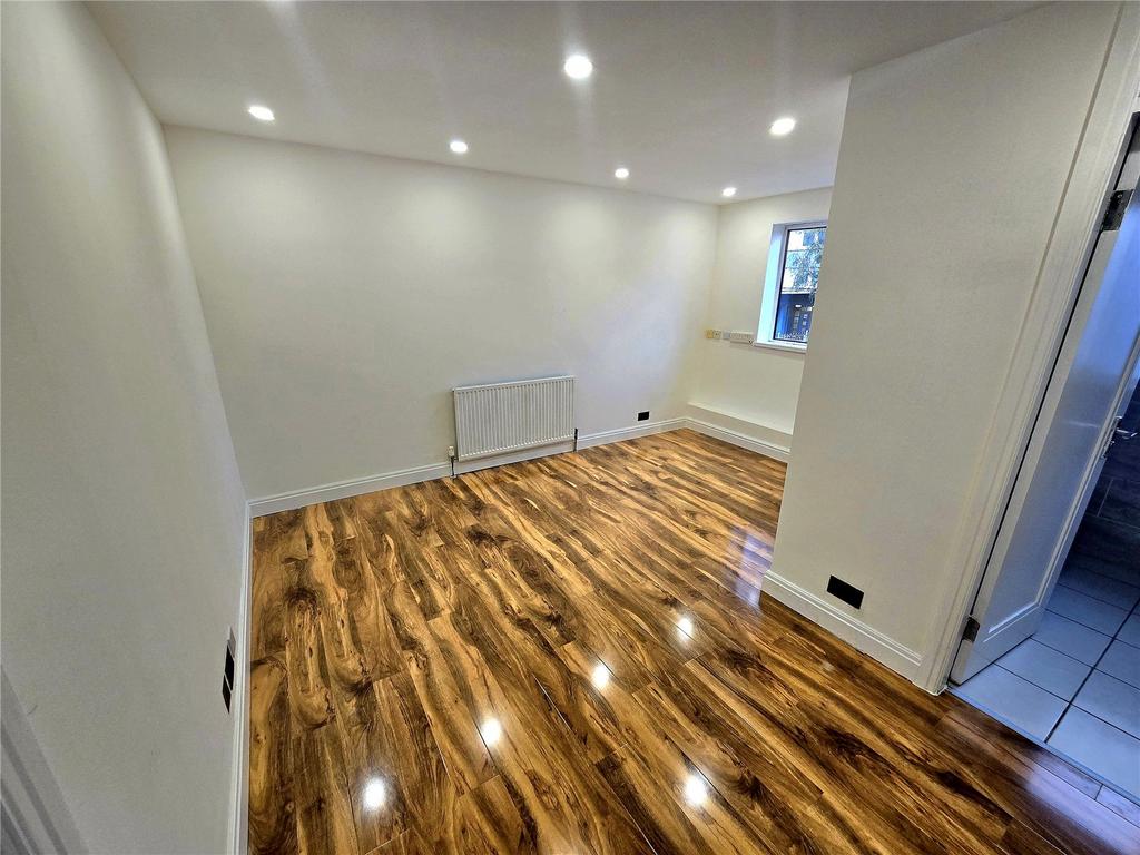 Apartment in West Midlands - View 5