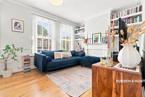 2 bedroom maisonette for sale, Markhouse Road, London E17