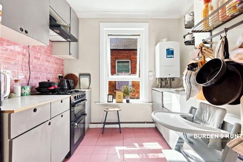 2 bedroom maisonette for sale, Markhouse Road, London E17