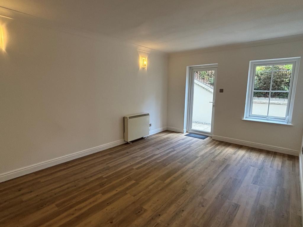 Apartment in Torquay, Plainmoor - View 2