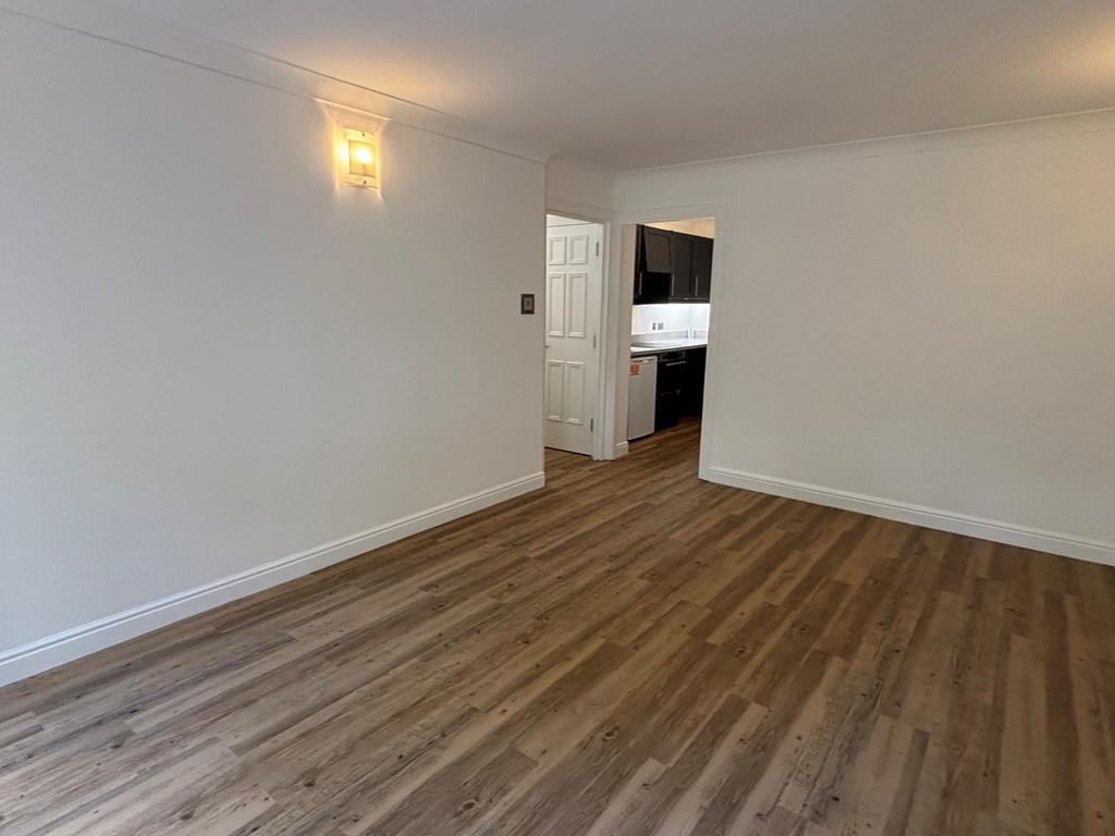 Apartment in Torquay, Plainmoor - View 3