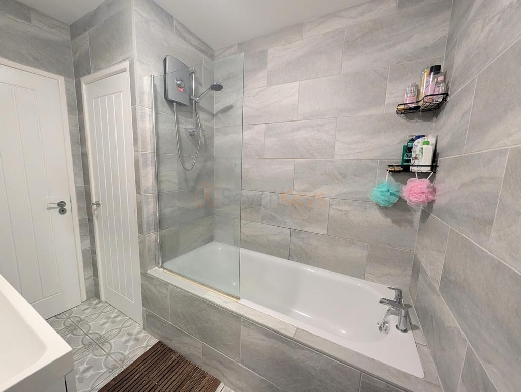 Apartment in Newcastle Upon Tyne - View 5