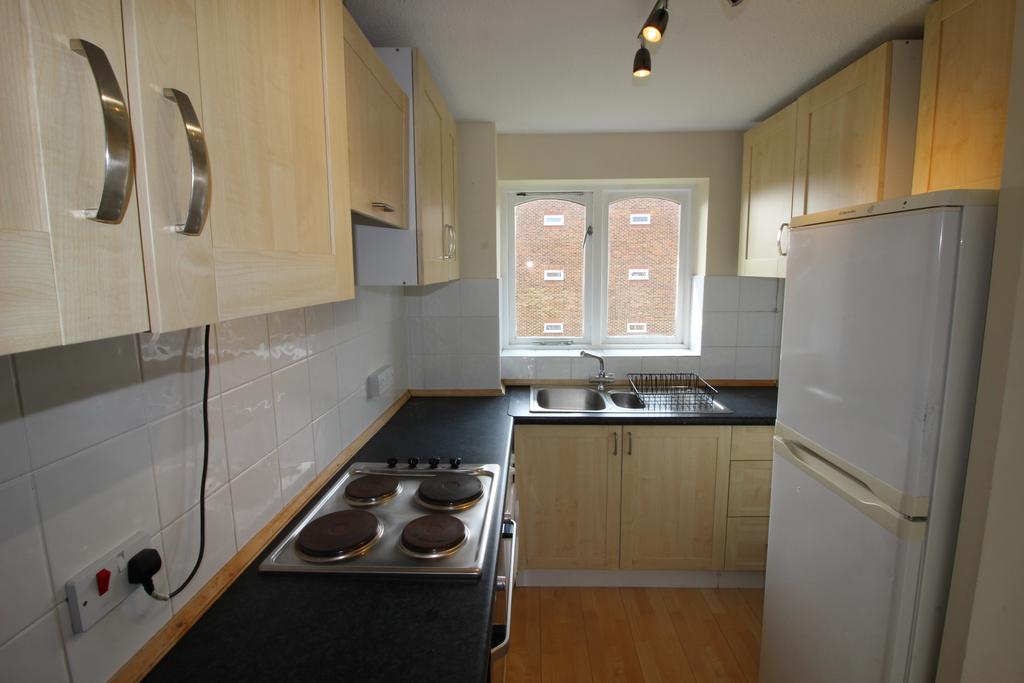 Apartment in Worcester Park - View 3