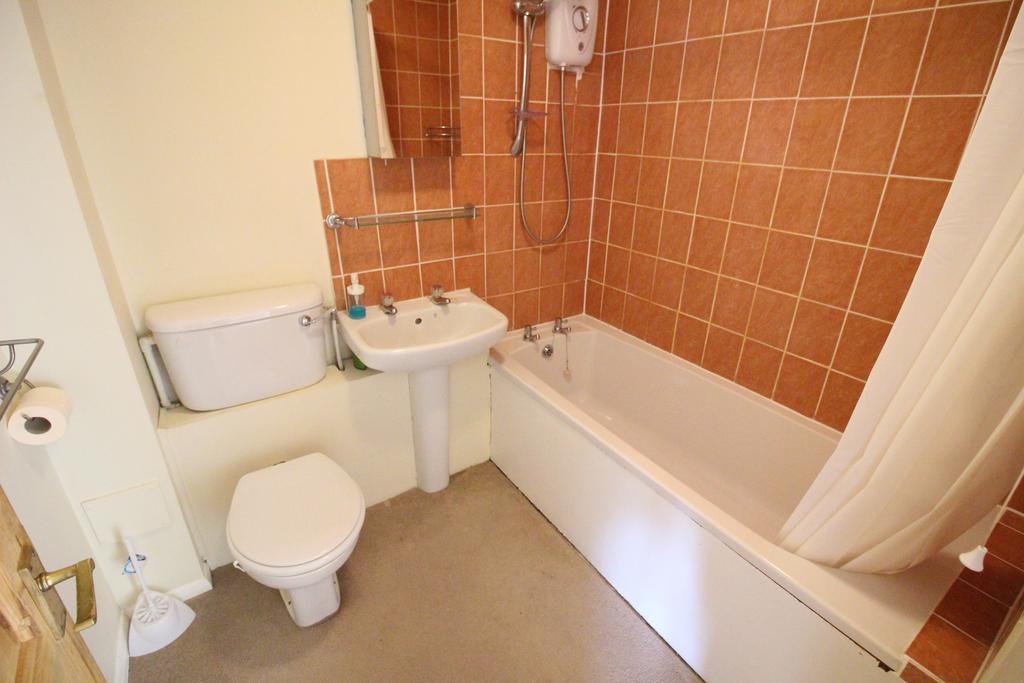 Apartment in Worcester Park - View 5