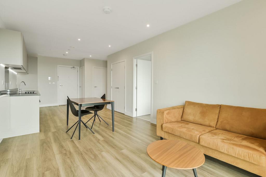 Apartment in Brentford - View 4
