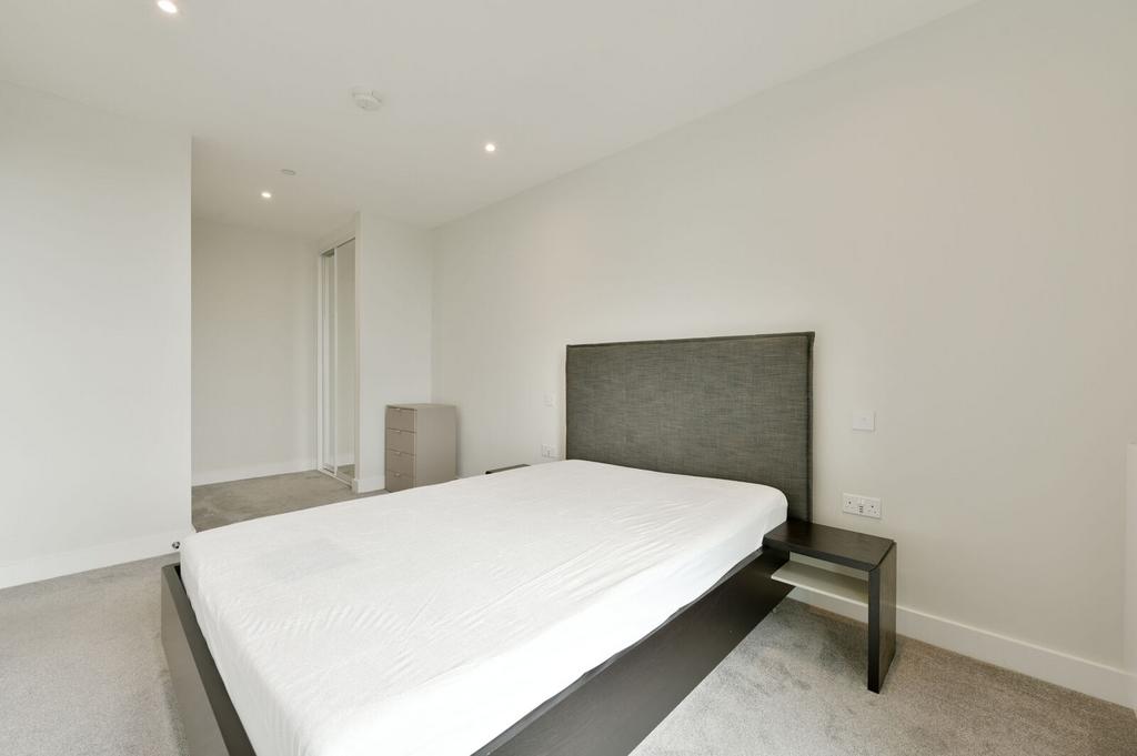 Apartment in Brentford - More