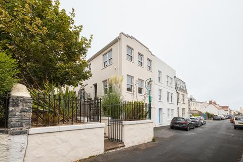 2 bedroom maisonette for sale, Sardrette Court, St. Peter Port, Guernsey