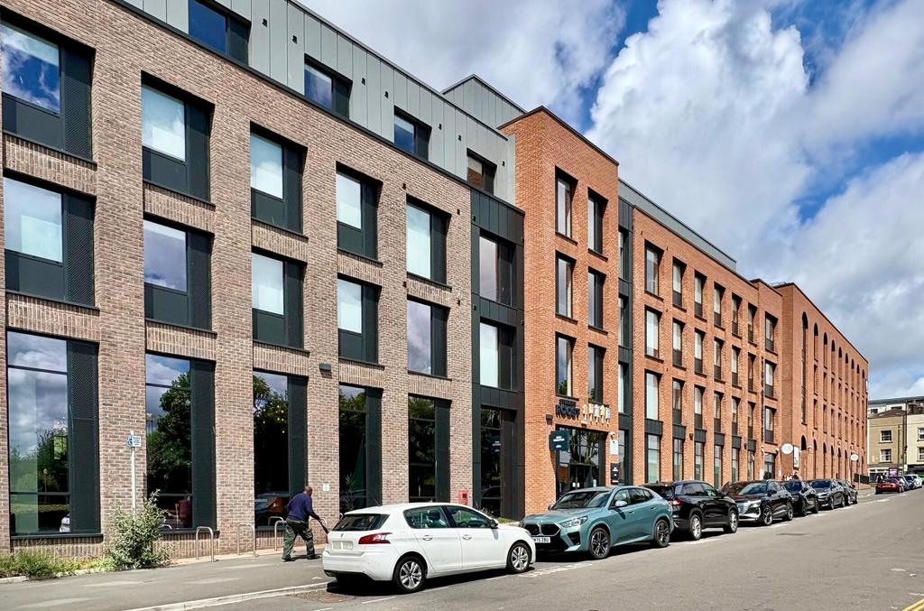 Apartment in Bristol - View 4