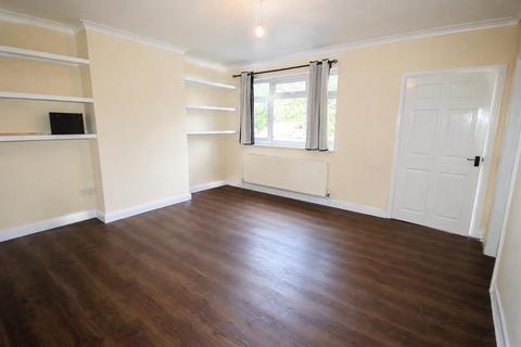 2 bedroom semi-detached bungalow to rent, Icknield Way, Luton