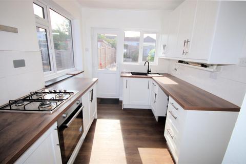 2 bedroom semi-detached bungalow to rent, Icknield Way, Luton