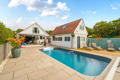 4 bedroom detached house for sale, Pinehill Road, Crowthorne, Berkshire