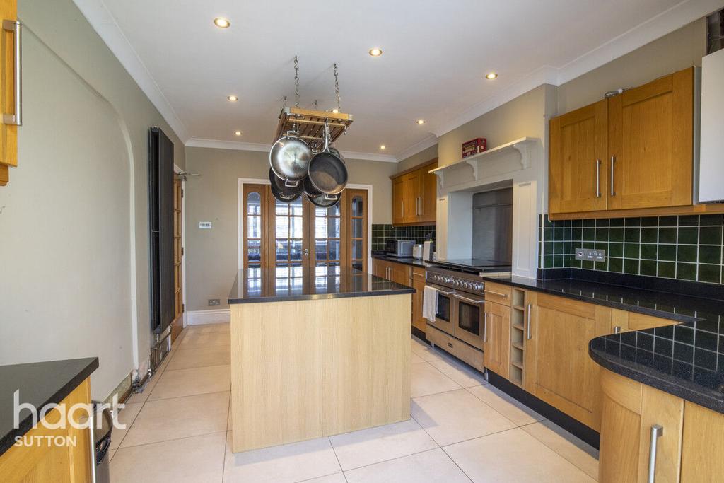 House in CARSHALTON - More