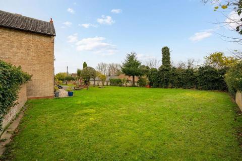 6 bedroom detached house for sale, Burton End, Haverhill, Suffolk, CB9 9AF