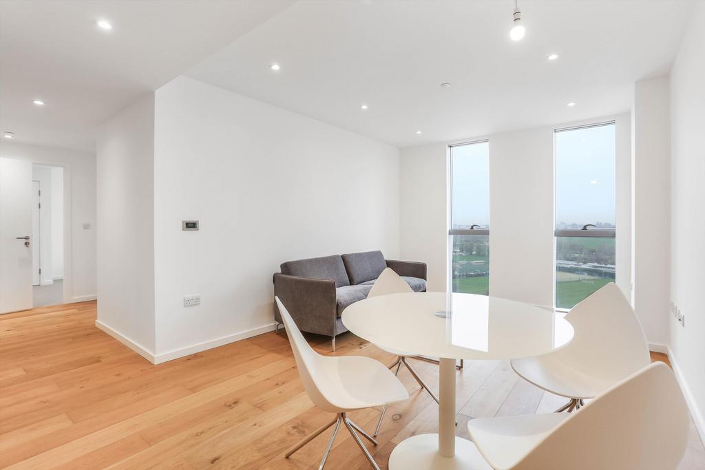 Apartment in White City - View 2