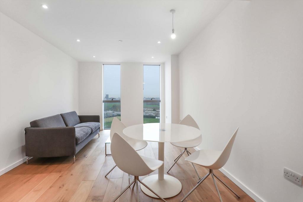 Apartment in White City - View 3