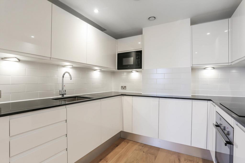 Apartment in White City - View 5