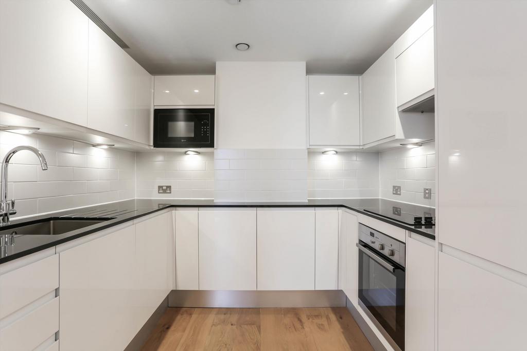 Apartment in White City - More
