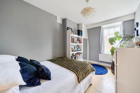 undefined, Thornhill Road, London