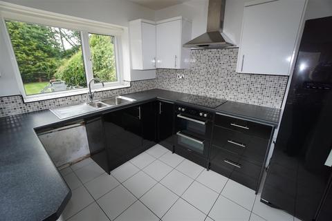 3 bedroom semi-detached house to rent, Cale Lane, Wigan WN2
