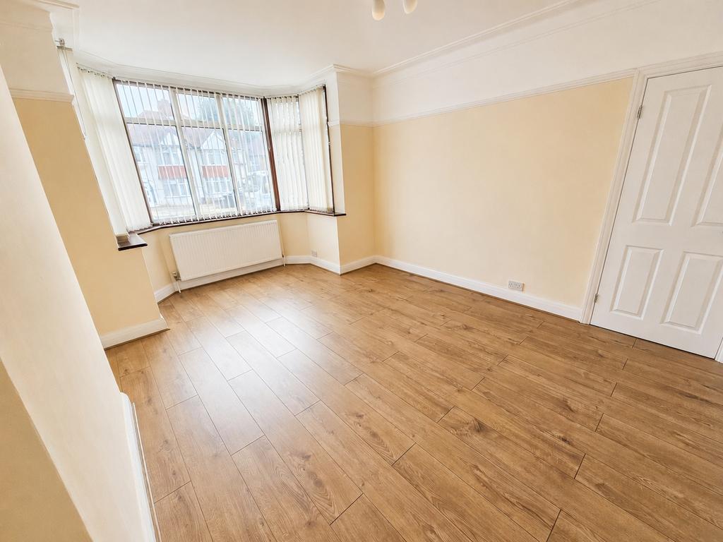Apartment in Edgware - View 2