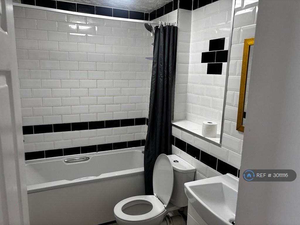 Apartment in Erith - View 3