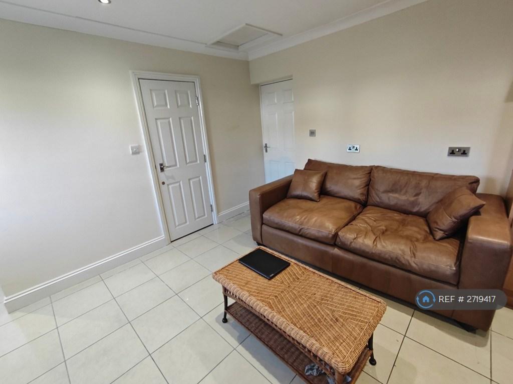 Apartment in Ilford - View 5