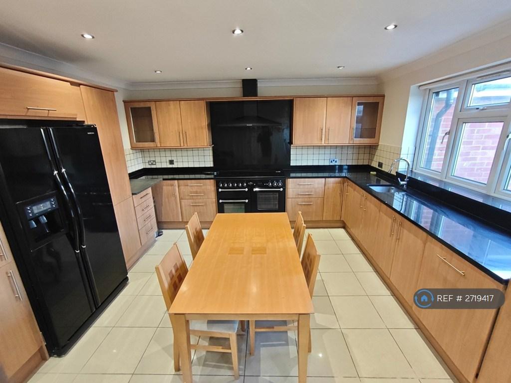Apartment in Ilford - More