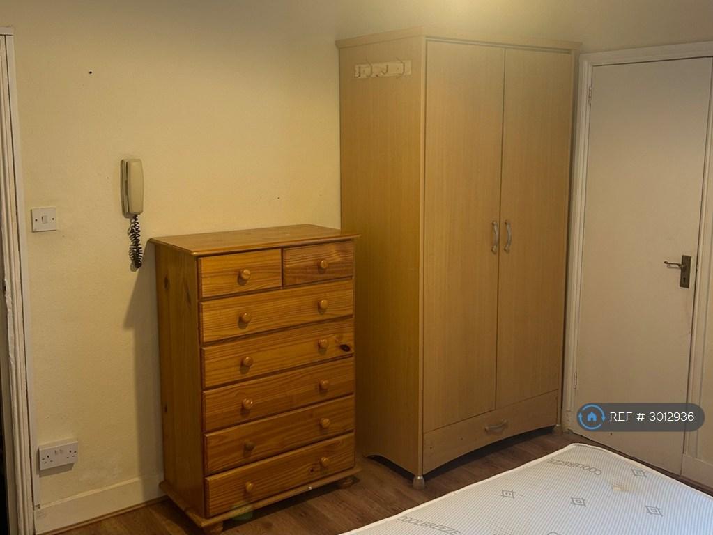 House in London - View 2