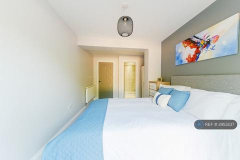 1 bedroom in a house share to rent, St Marys Cres, Stanwell, Staines-Upon-Thames, TW19