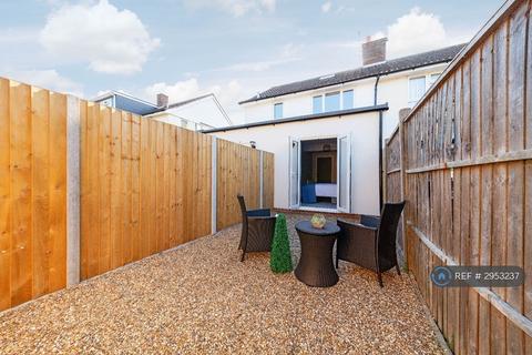 1 bedroom in a house share to rent, St Marys Cres, Stanwell, Staines-Upon-Thames, TW19