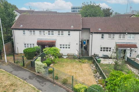 4 bedroom semi-detached house for sale, Haslewood Drive, Leeds, West Yorkshire