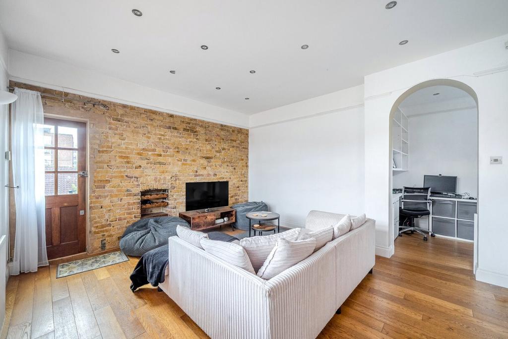 Apartment in Kingston upon Thames - View 2
