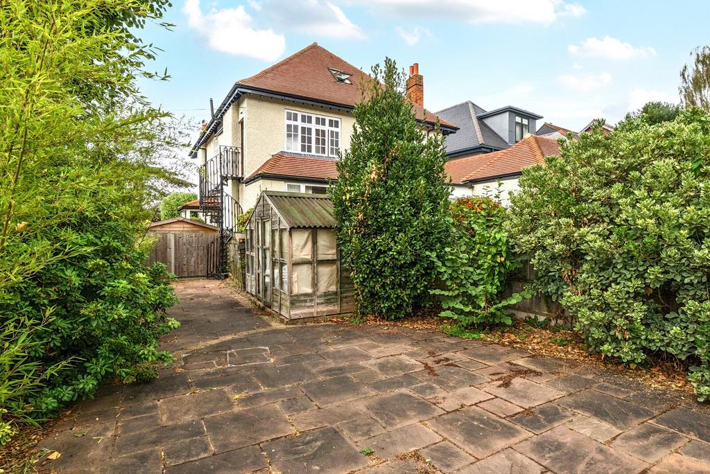 Apartment in Kingston upon Thames - View 4