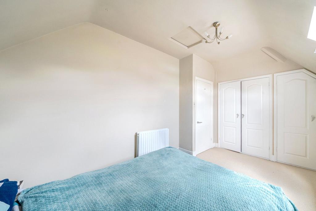 Apartment in Kingston upon Thames - View 5