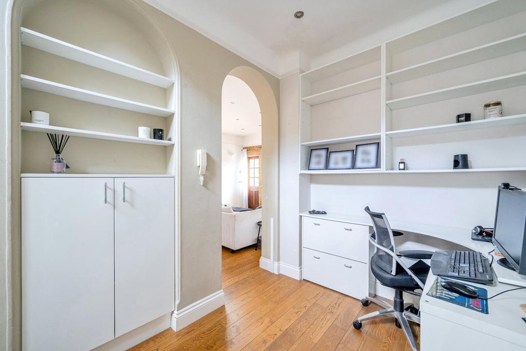 Apartment in Kingston upon Thames - More