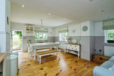 2 bedroom character property for sale, Hopton Road, Thelnetham, Diss