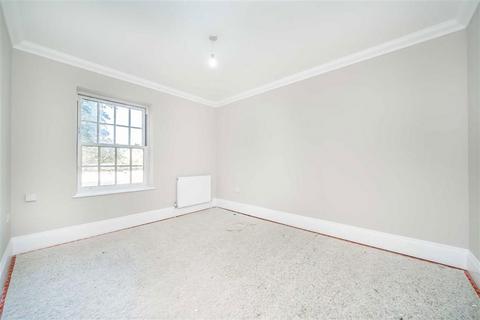 3 bedroom flat to rent, Thames Street, Sunbury-On-Thames TW16