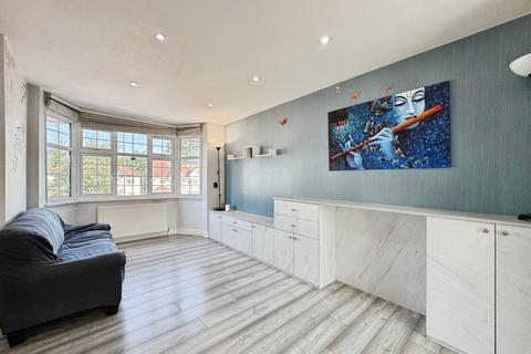 2 bedroom duplex for sale, Camrose Avenue, Edgware, HA8