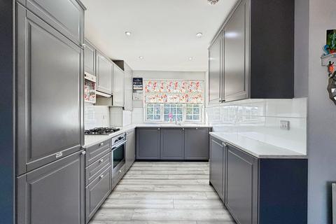 2 bedroom duplex for sale, Camrose Avenue, Edgware, HA8